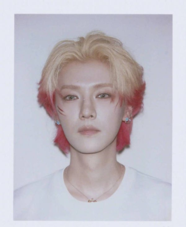 四川炒股配資 鹿晗“撕拉片”來(lái)了！一頭紅發(fā)帥得太權(quán)威